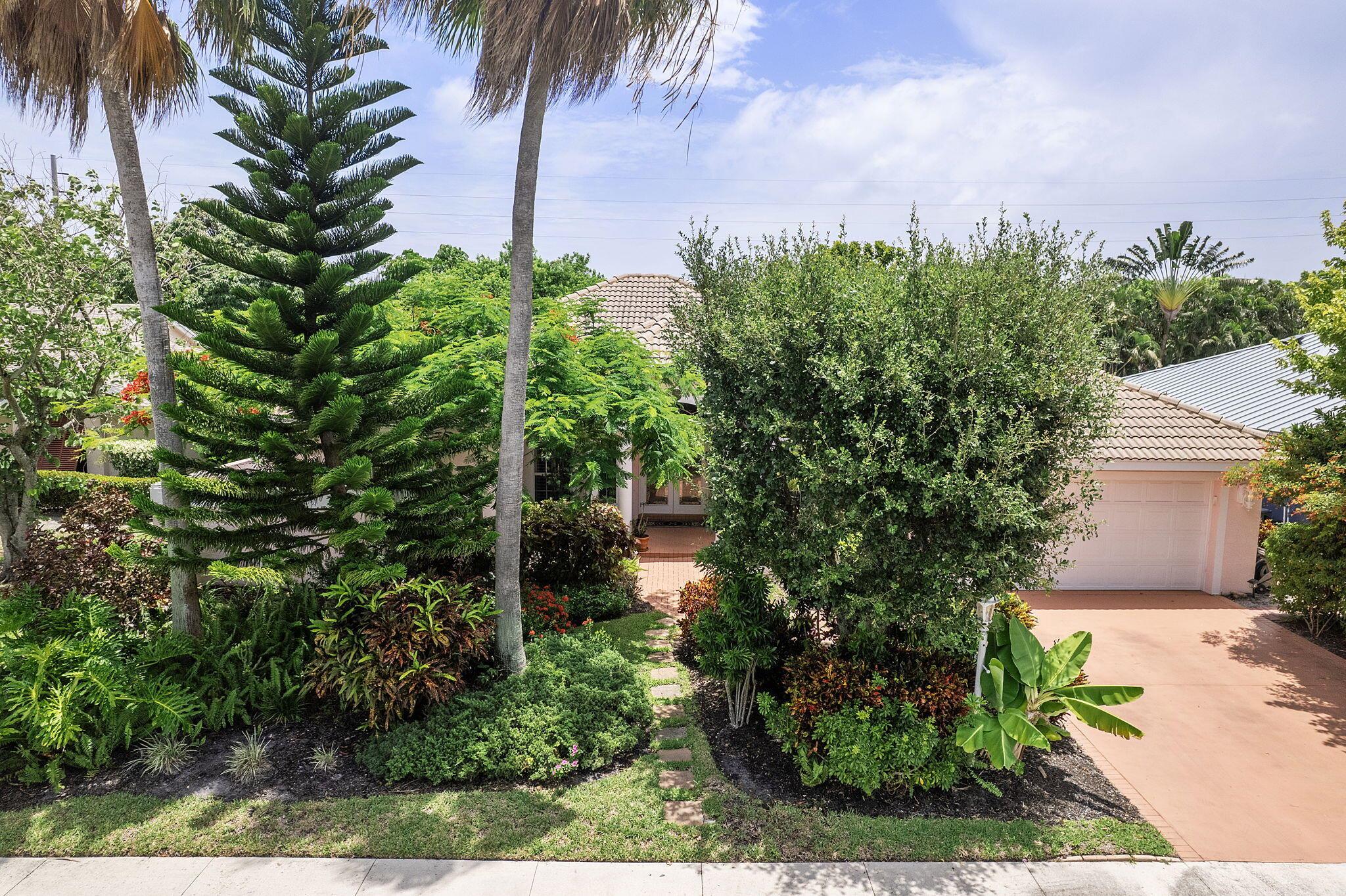 554 N Cypress Dr Tequesta, FL 33469