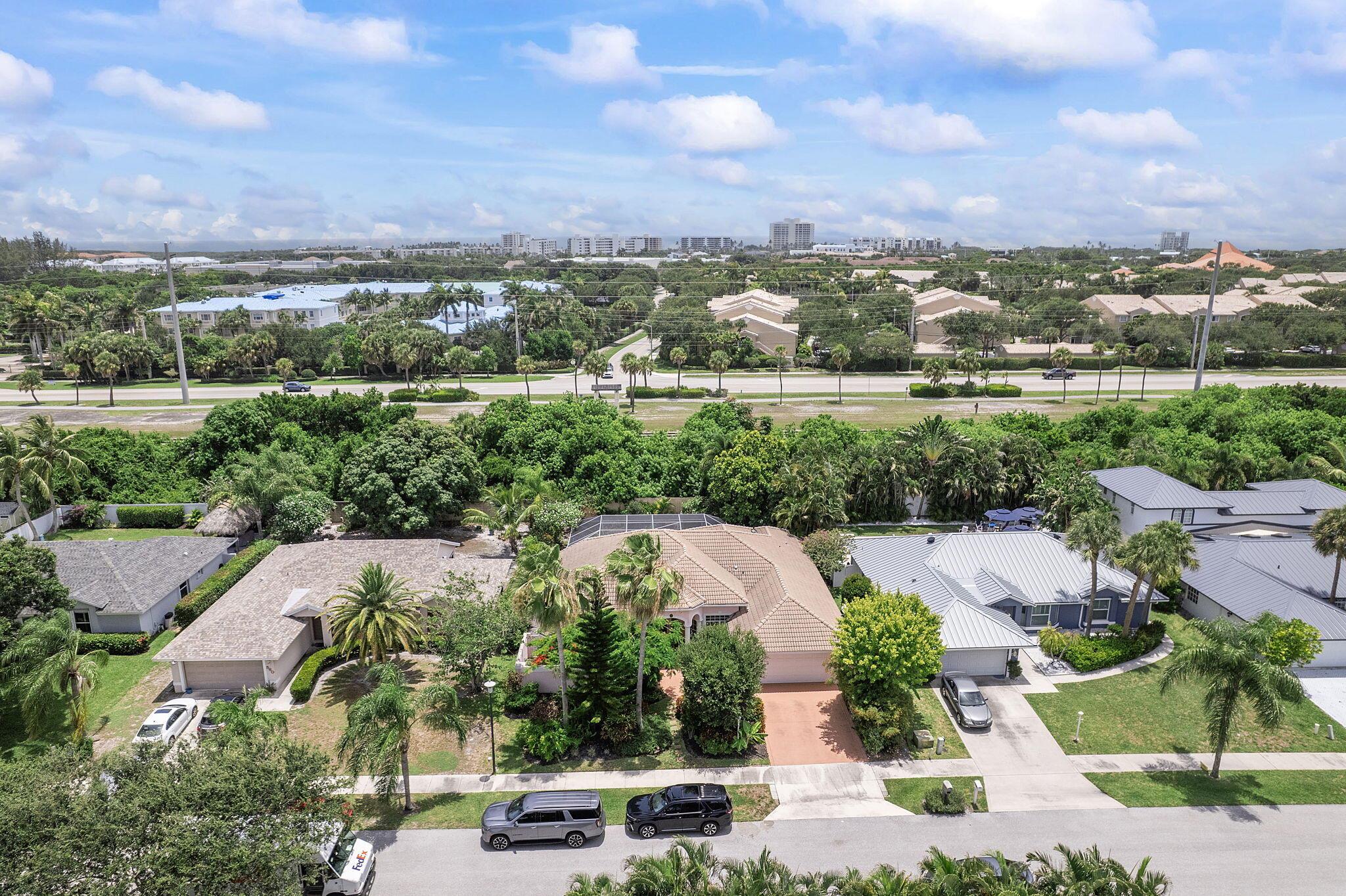 554 N Cypress Dr Tequesta, FL 33469