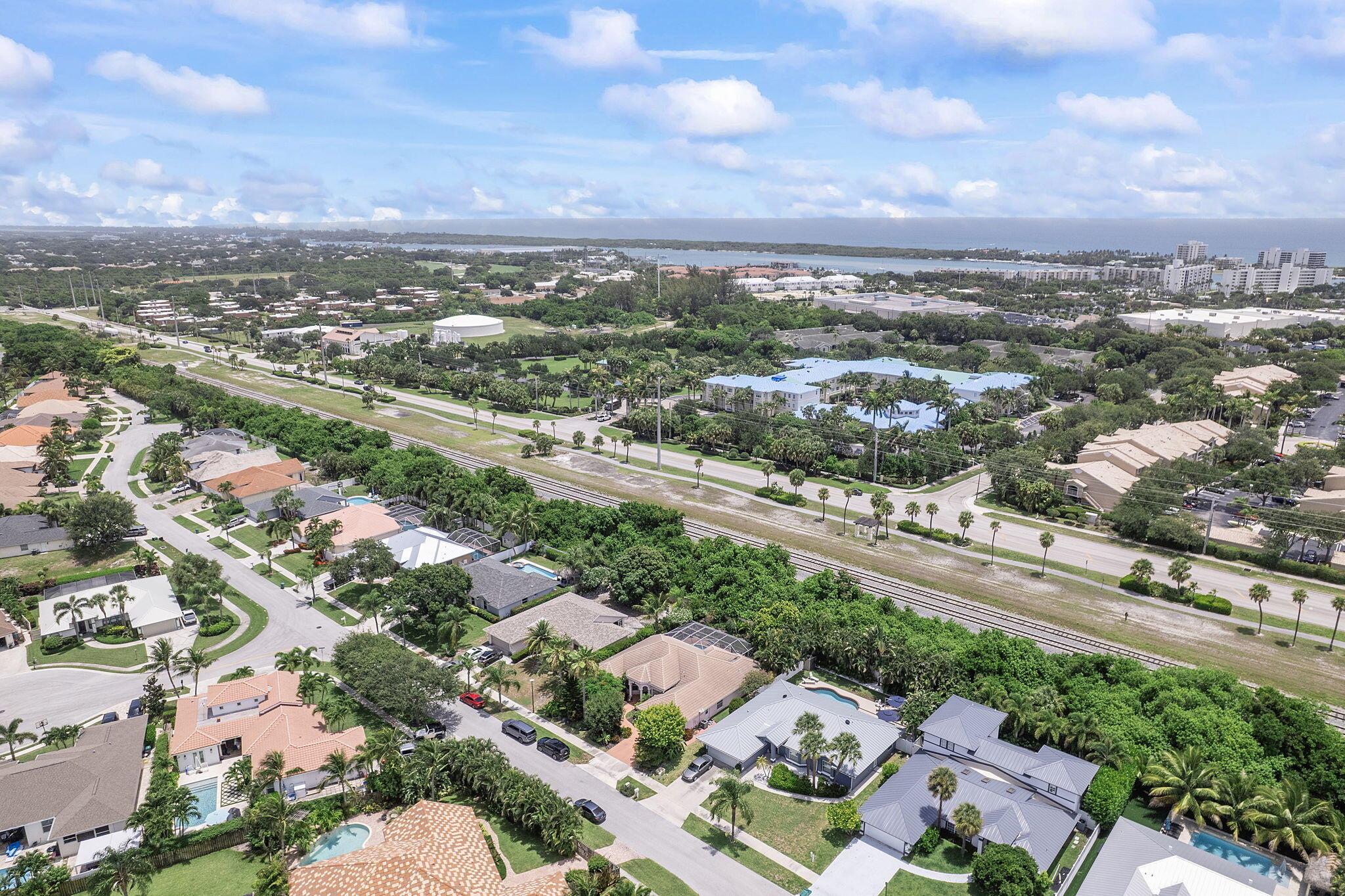 554 N Cypress Dr Tequesta, FL 33469