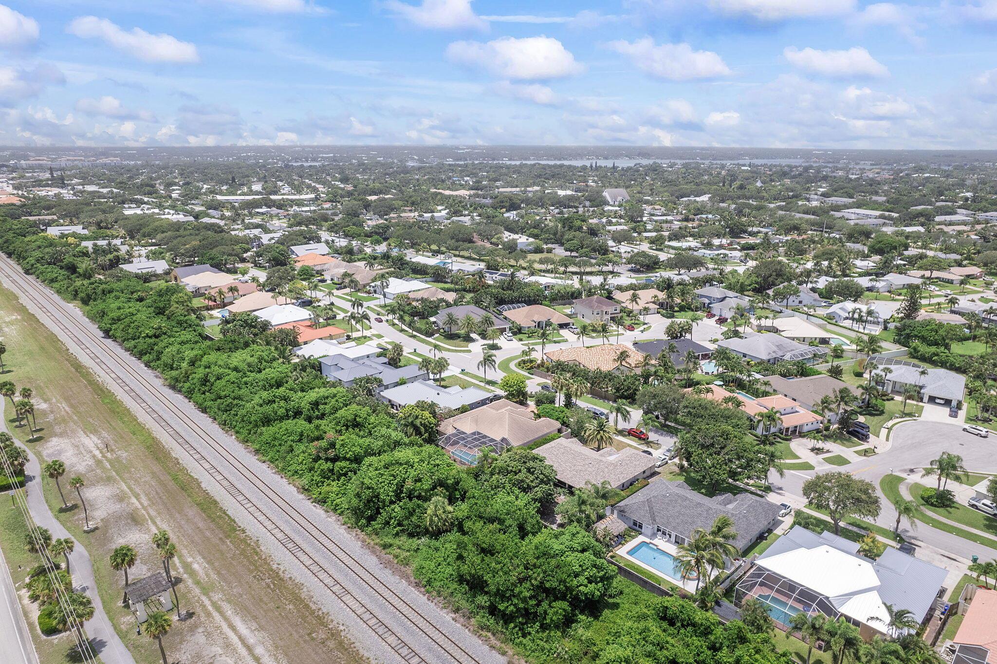 554 N Cypress Dr Tequesta, FL 33469