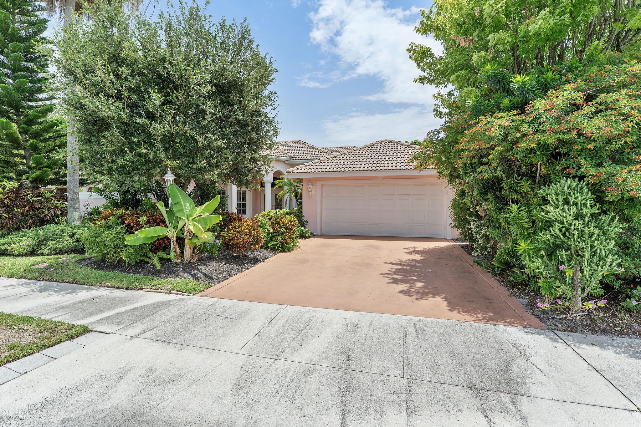 554 N Cypress Dr Tequesta, FL 33469
