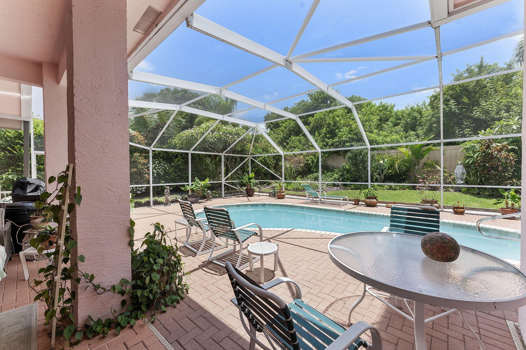 554 N Cypress Dr Tequesta, FL 33469