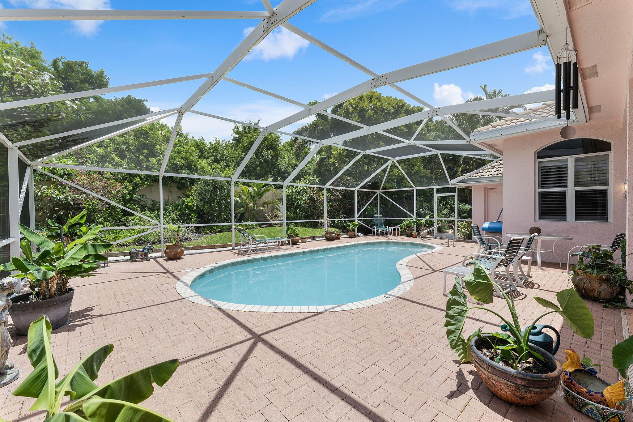 554 N Cypress Dr Tequesta, FL 33469