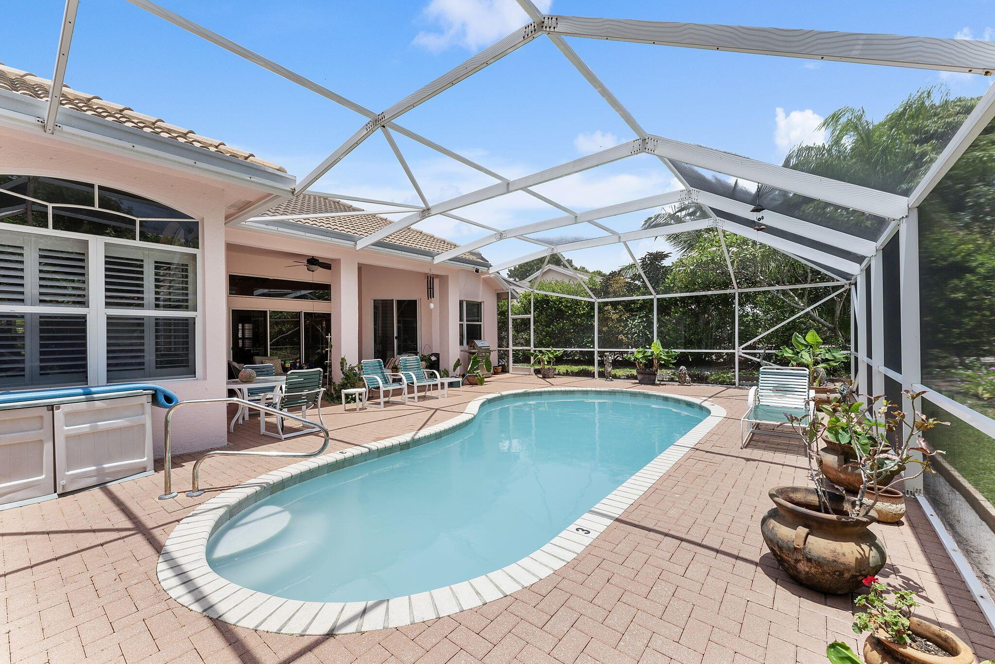 554 N Cypress Dr Tequesta, FL 33469
