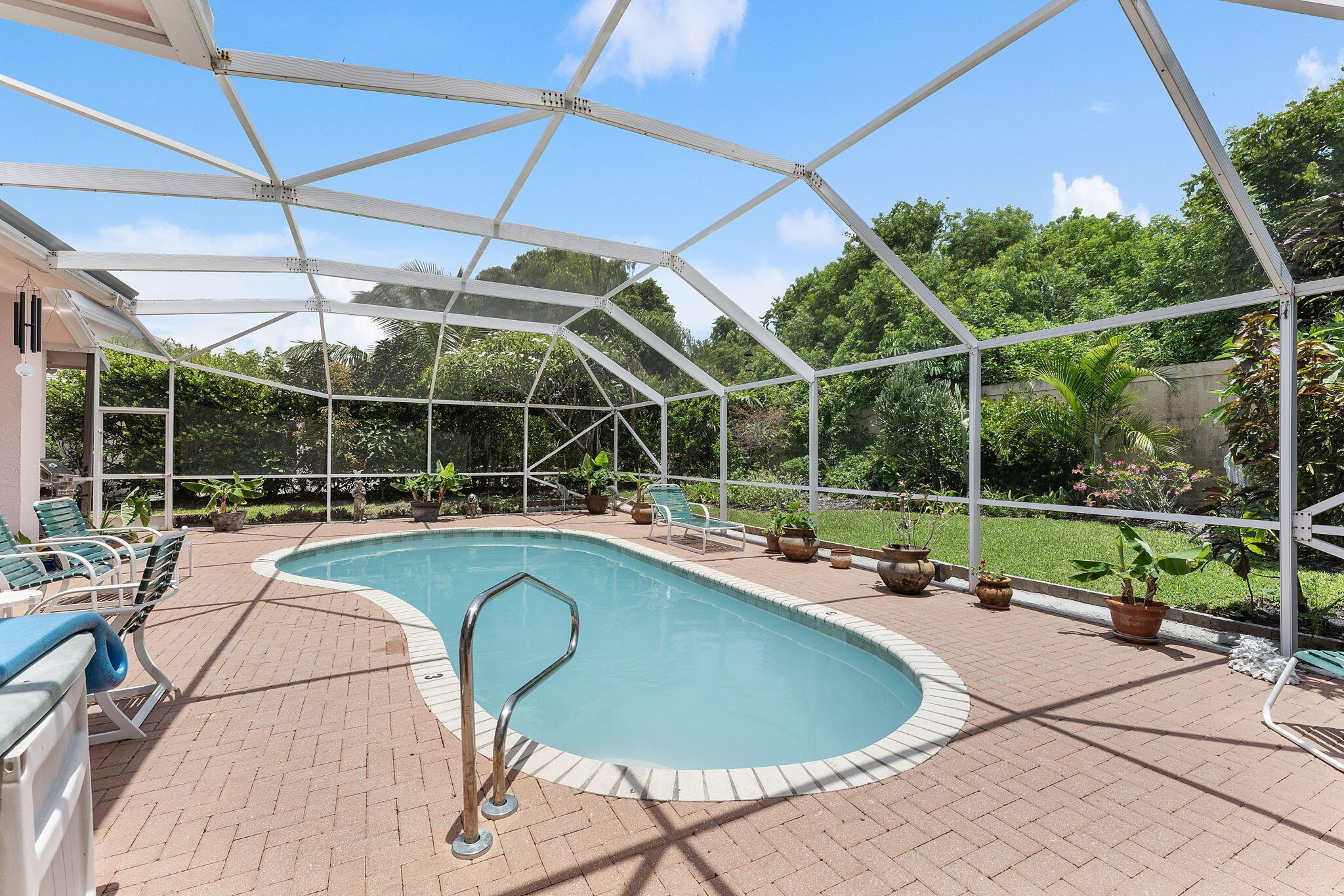 554 N Cypress Dr Tequesta, FL 33469
