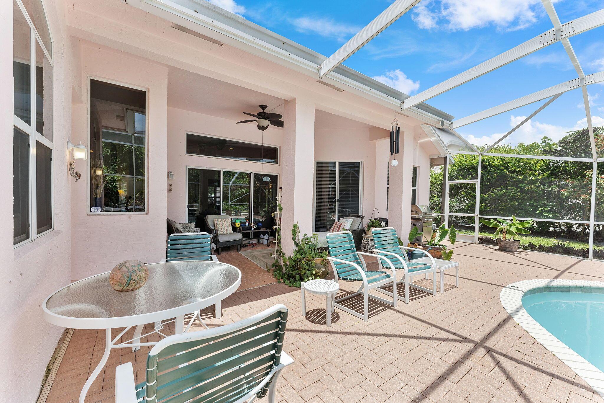 554 N Cypress Dr Tequesta, FL 33469