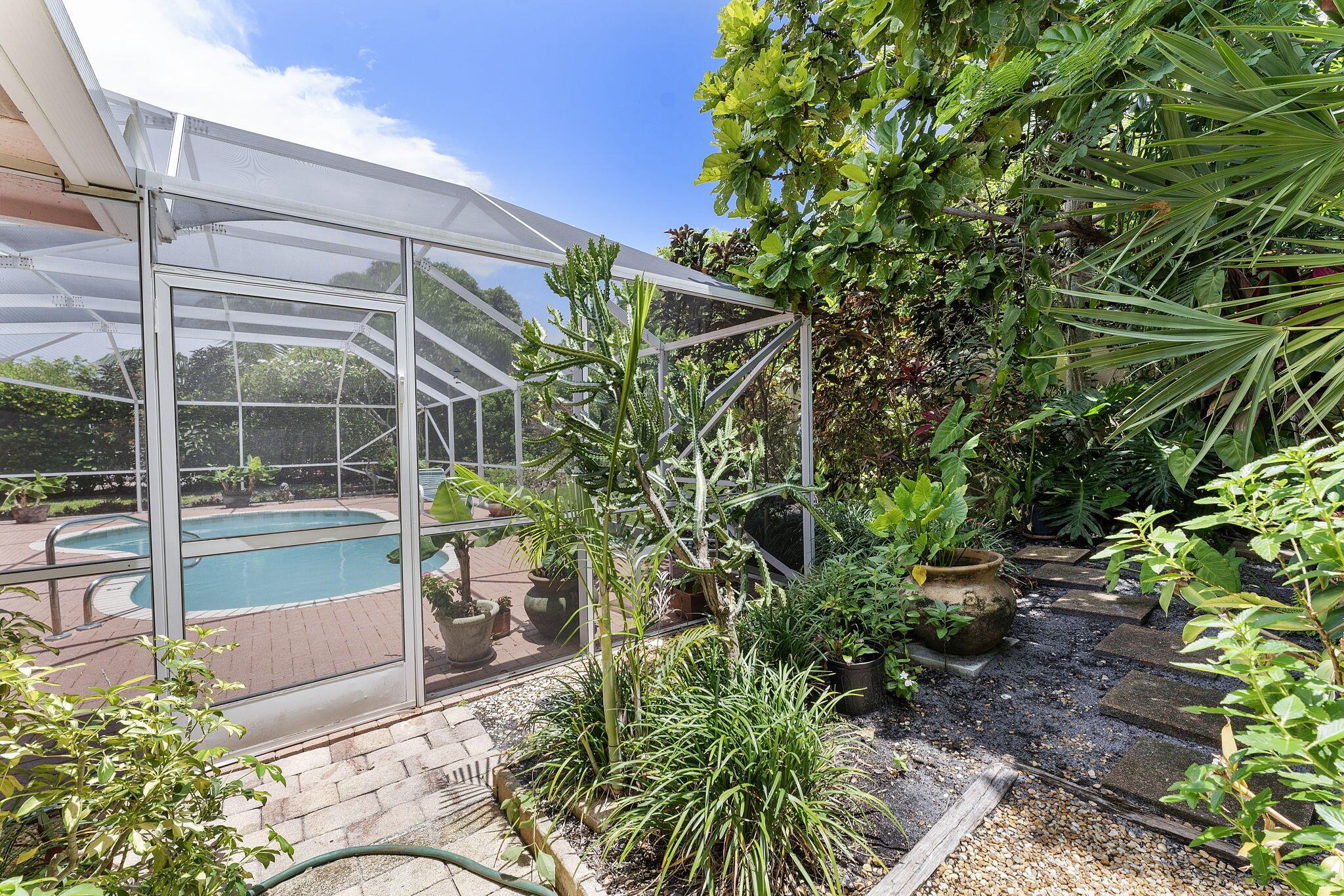 554 N Cypress Dr Tequesta, FL 33469