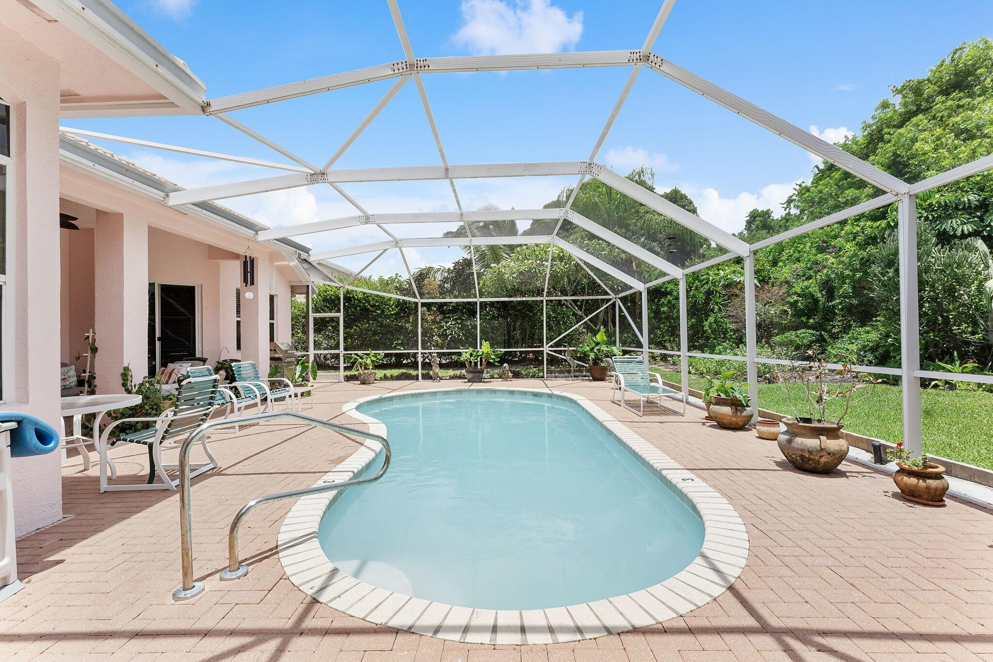 554 N Cypress Dr Tequesta, FL 33469