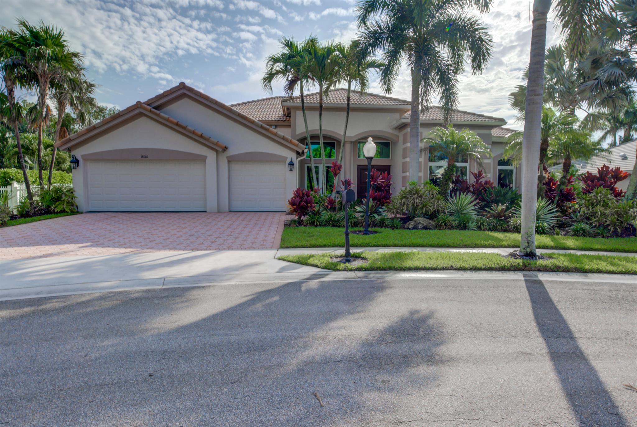18981 SE Outrigger Ln