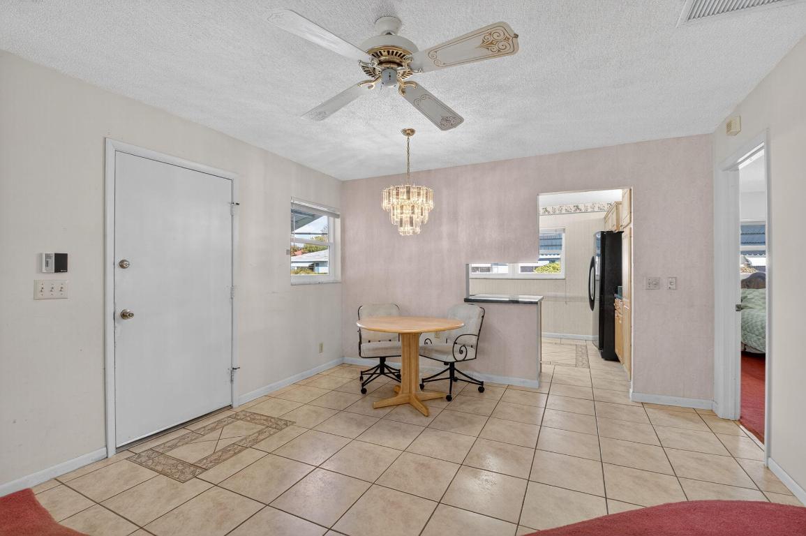 634 Hummingbird Delray Beach, FL 33445