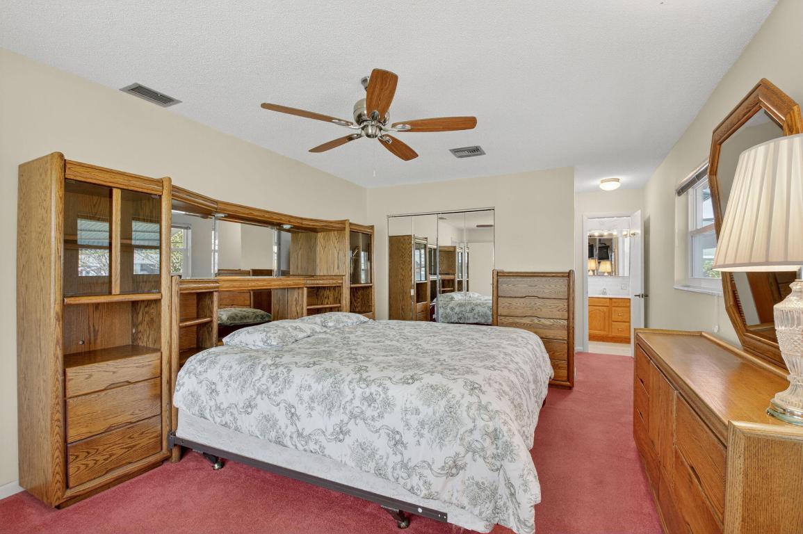 634 Hummingbird Delray Beach, FL 33445