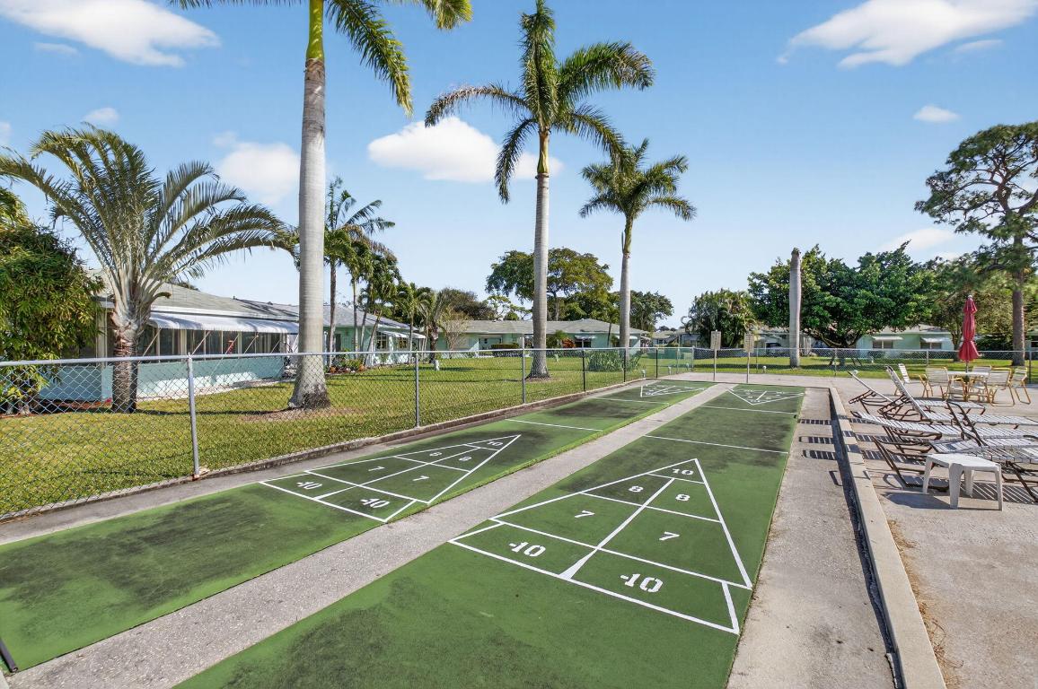 634 Hummingbird Delray Beach, FL 33445