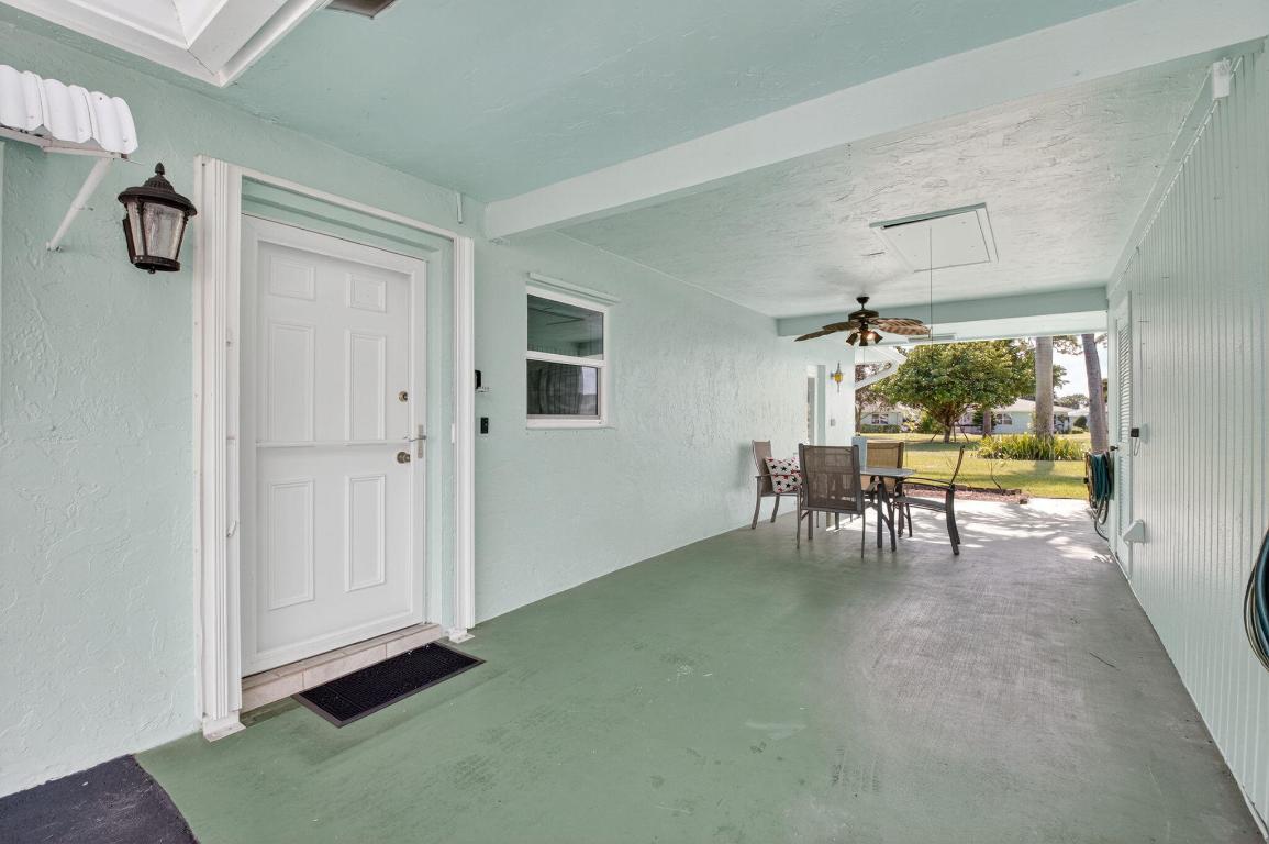 634 Hummingbird Delray Beach, FL 33445