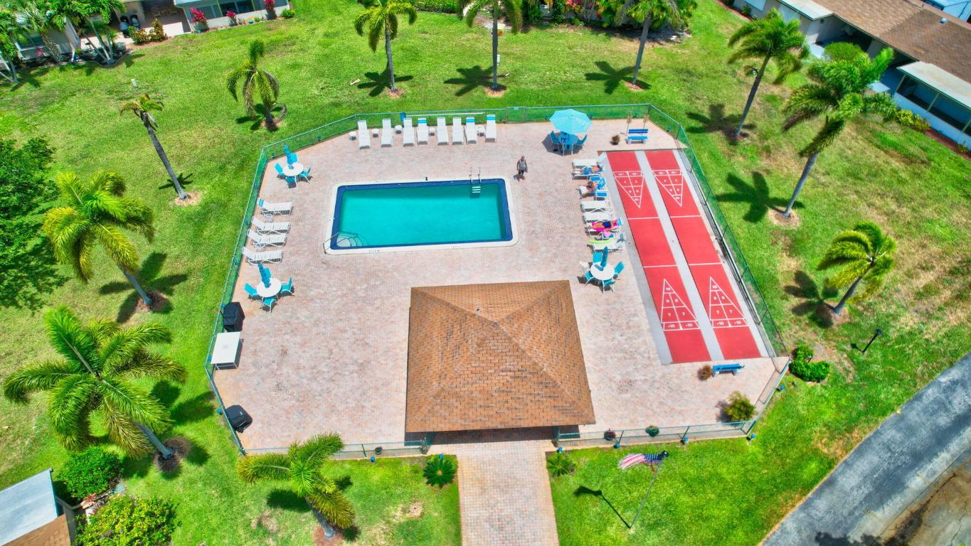 634 Hummingbird Delray Beach, FL 33445