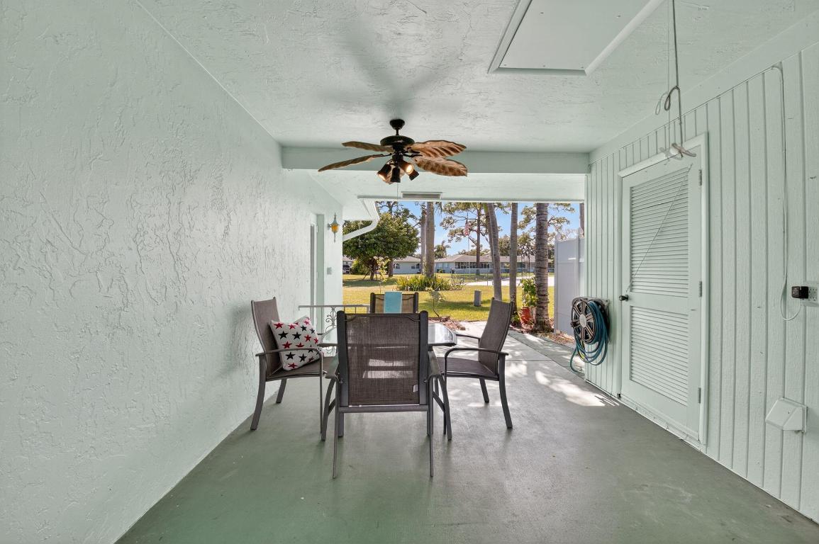 634 Hummingbird Delray Beach, FL 33445