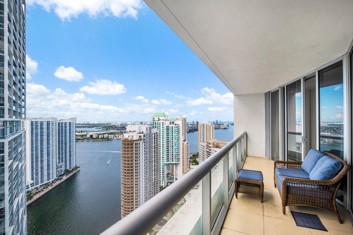 495 Brickell Ave #4206