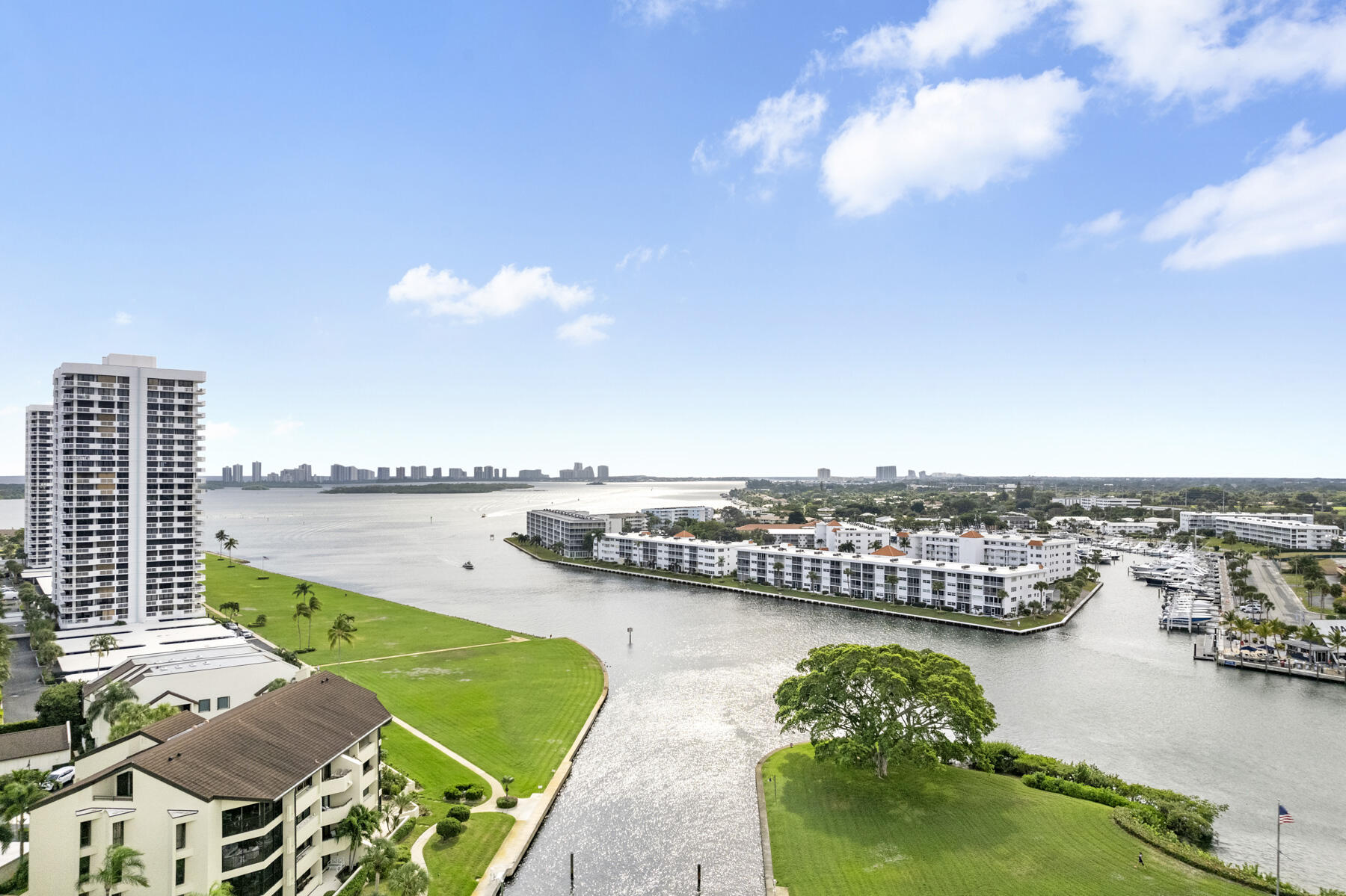 1100 Marine Way #A3l + Boat Slip  15 North Palm Beach, FL 33408