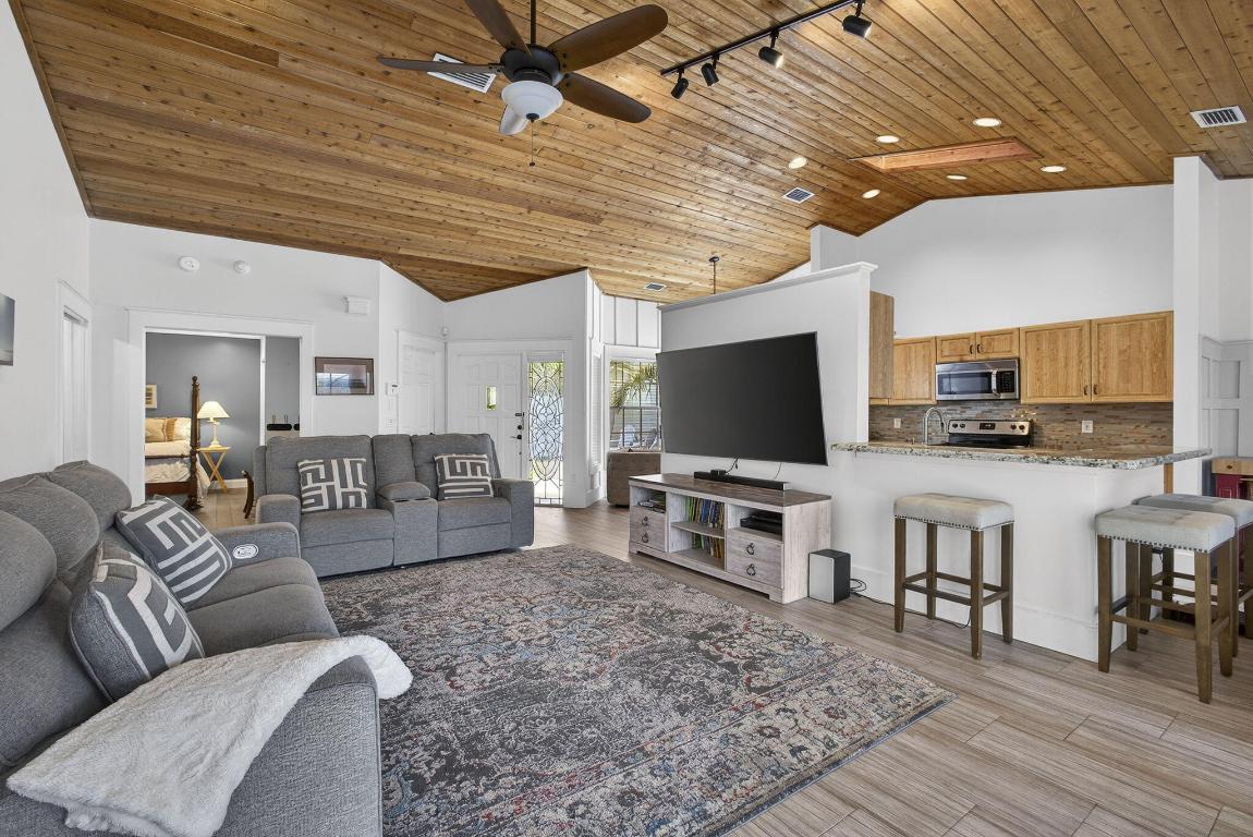 381 Park Frst Way Wellington, FL 33414