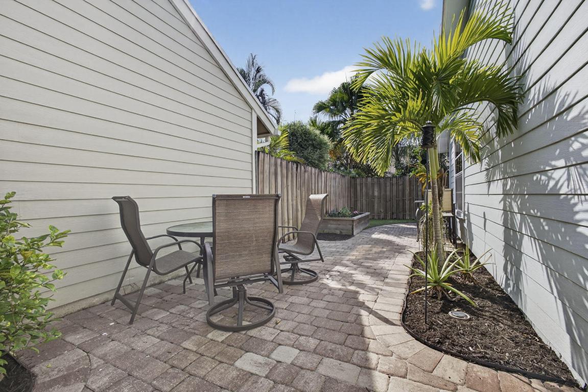 381 Park Frst Way Wellington, FL 33414