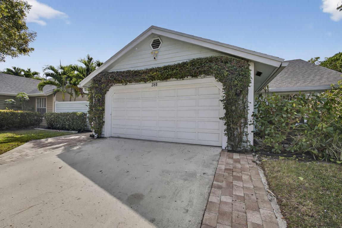381 Park Frst Way Wellington, FL 33414