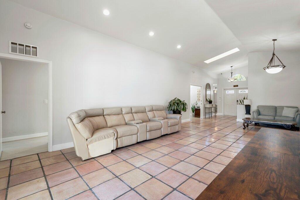 9879 Harbour Lk Cir Boynton Beach, FL 33437