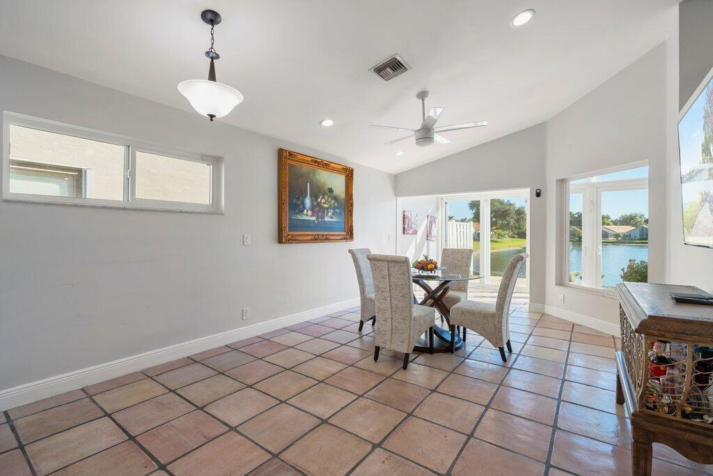 9879 Harbour Lk Cir Boynton Beach, FL 33437