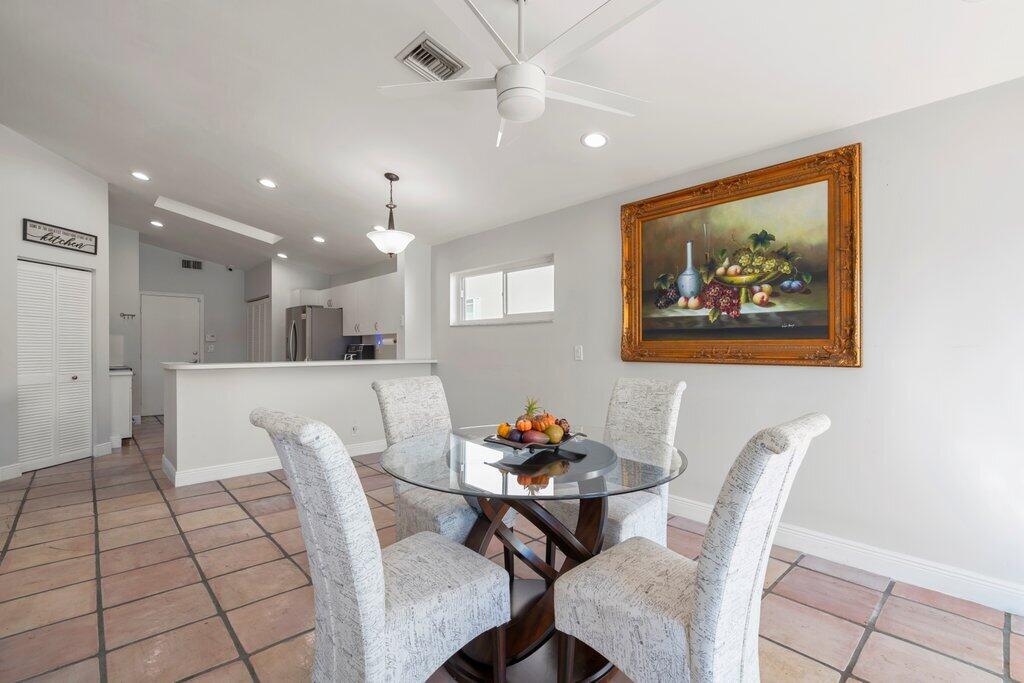 9879 Harbour Lk Cir Boynton Beach, FL 33437