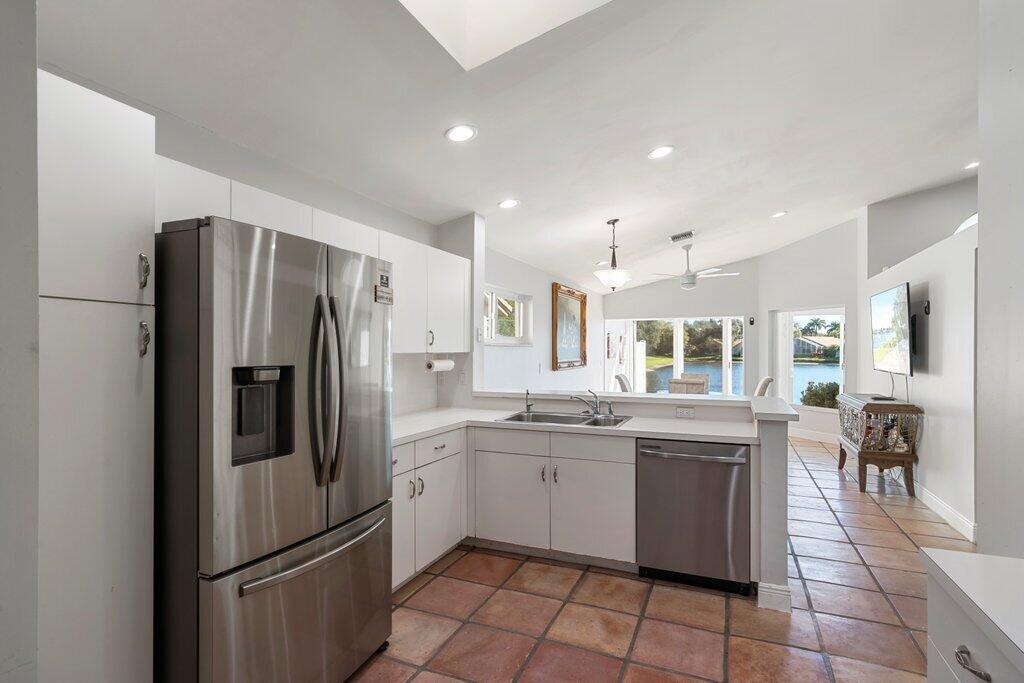 9879 Harbour Lk Cir Boynton Beach, FL 33437