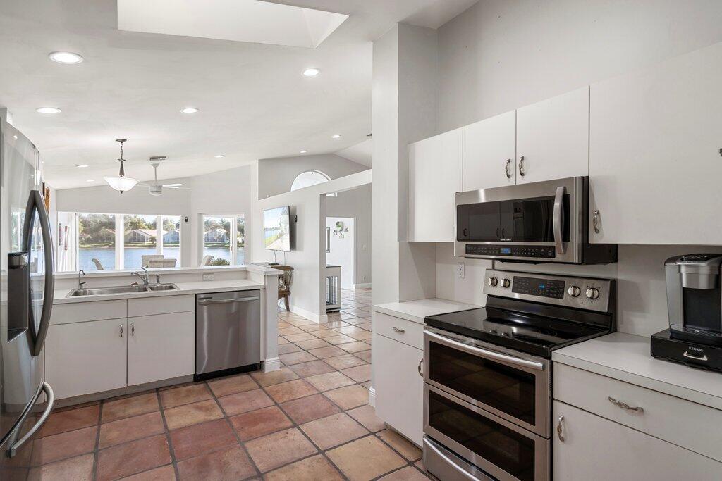 9879 Harbour Lk Cir Boynton Beach, FL 33437