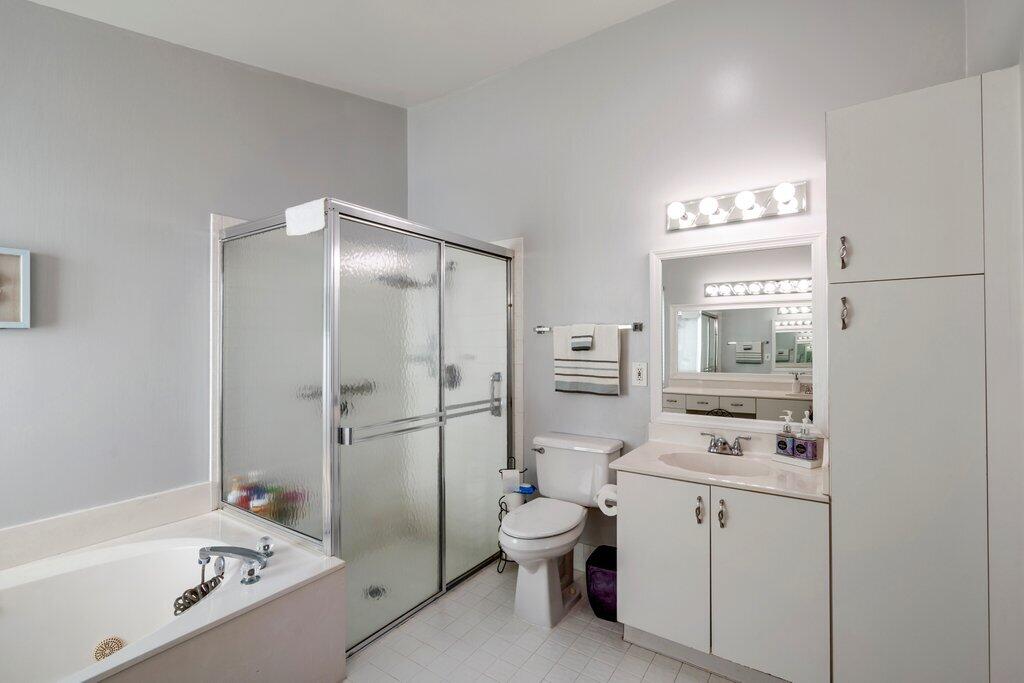 9879 Harbour Lk Cir Boynton Beach, FL 33437