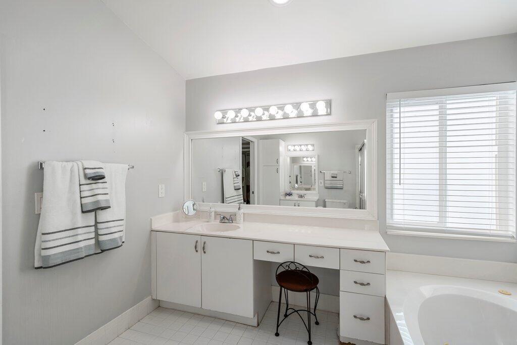 9879 Harbour Lk Cir Boynton Beach, FL 33437