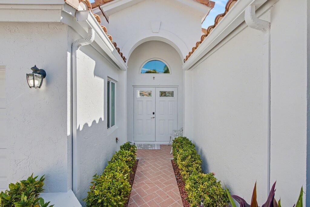 9879 Harbour Lk Cir Boynton Beach, FL 33437