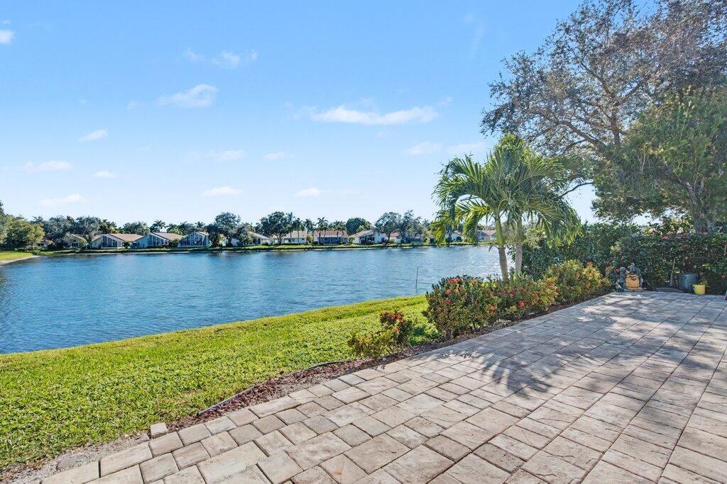 9879 Harbour Lk Cir Boynton Beach, FL 33437