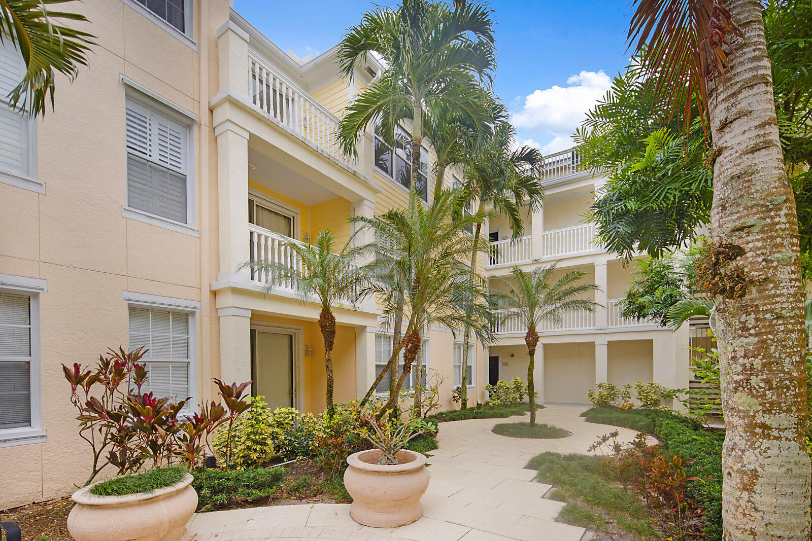 225 Murcia #313 Jupiter, FL 33458