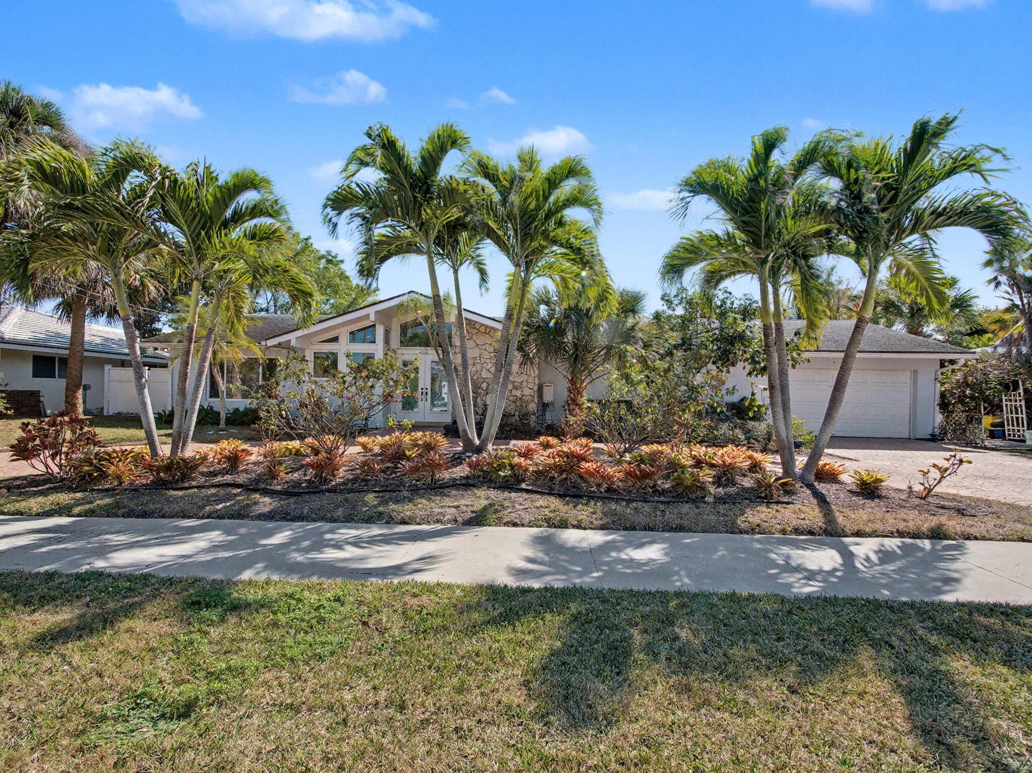618 Riverside North Palm Beach, FL 33408