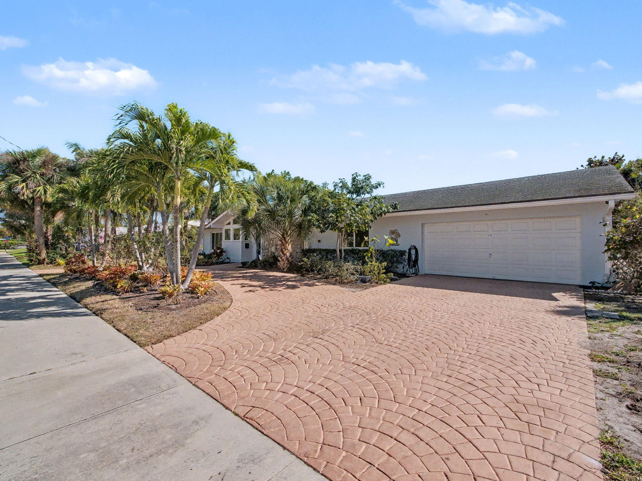 618 Riverside North Palm Beach, FL 33408