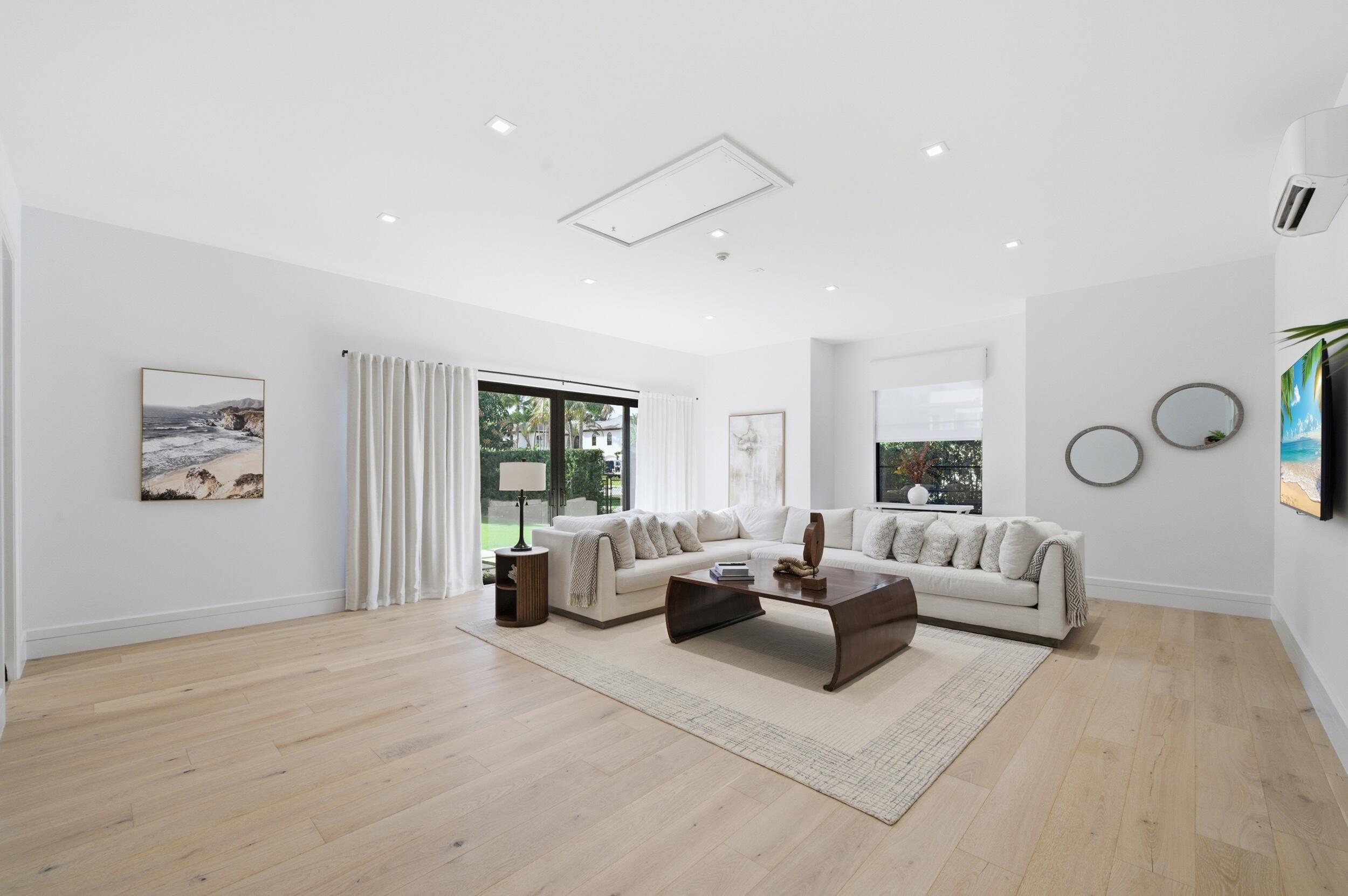 248 E Lakewood West Palm Beach, FL 33405