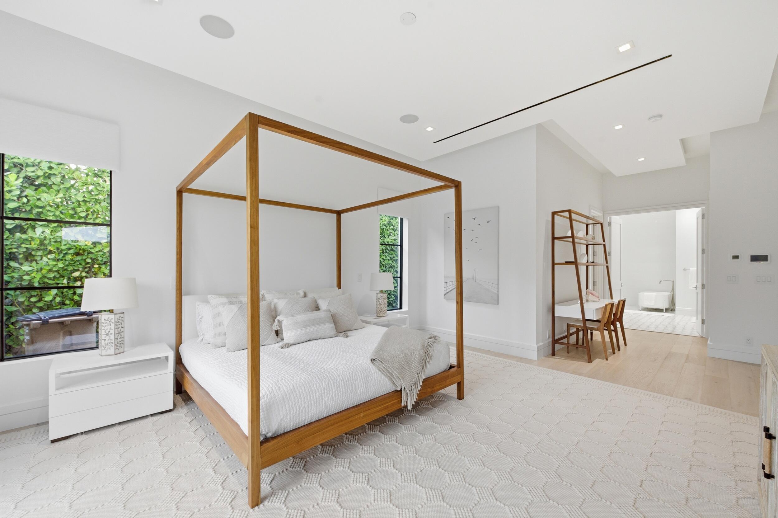 248 E Lakewood West Palm Beach, FL 33405