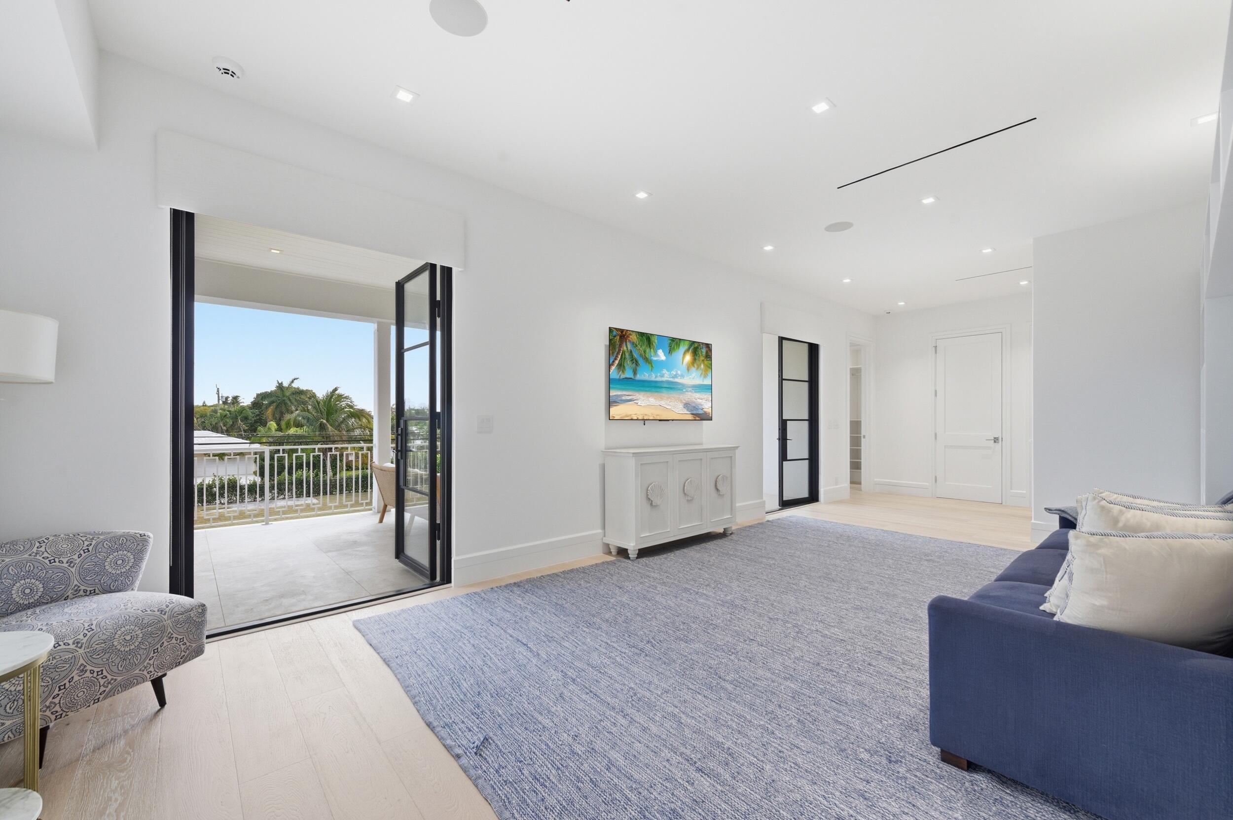 248 E Lakewood West Palm Beach, FL 33405