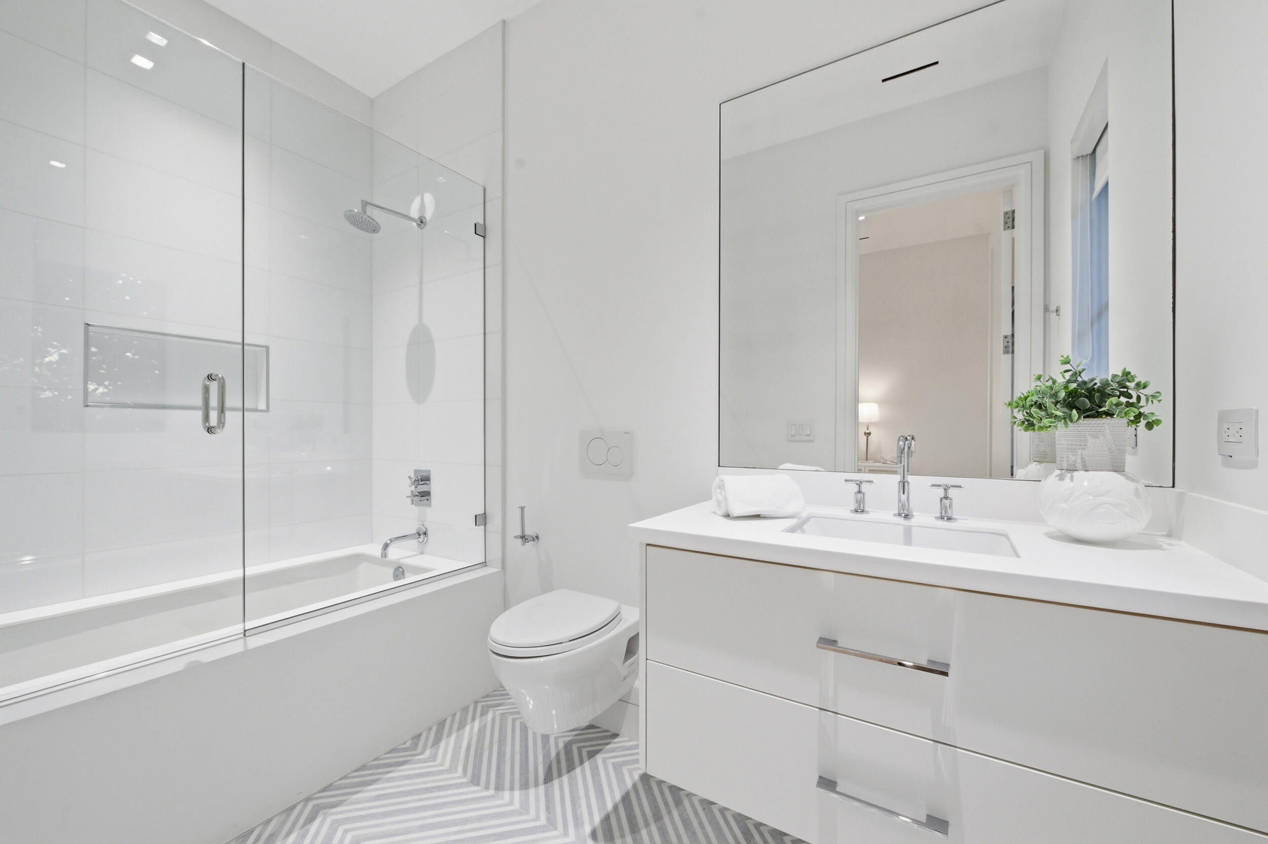 248 E Lakewood West Palm Beach, FL 33405