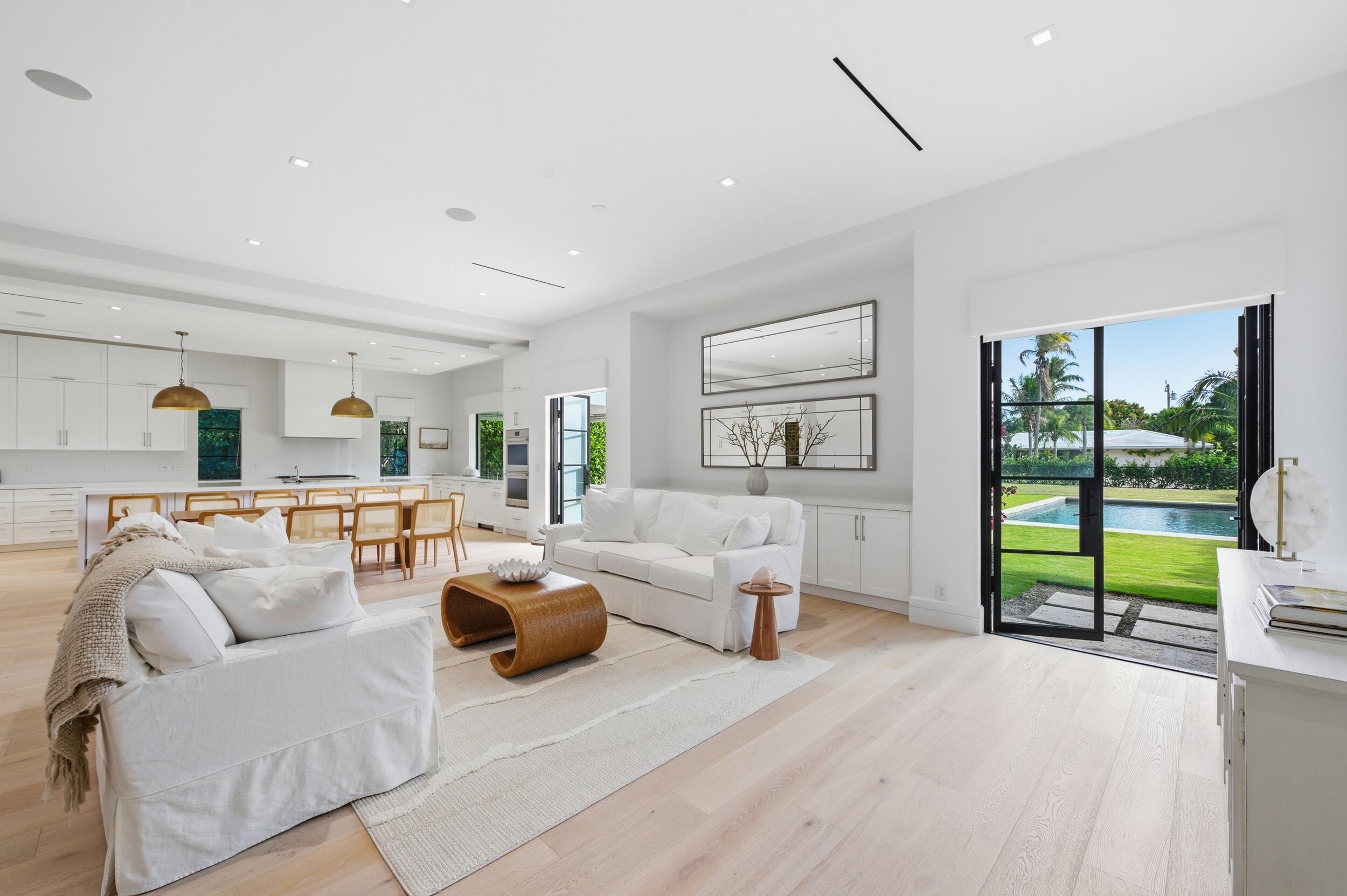 248 E Lakewood West Palm Beach, FL 33405