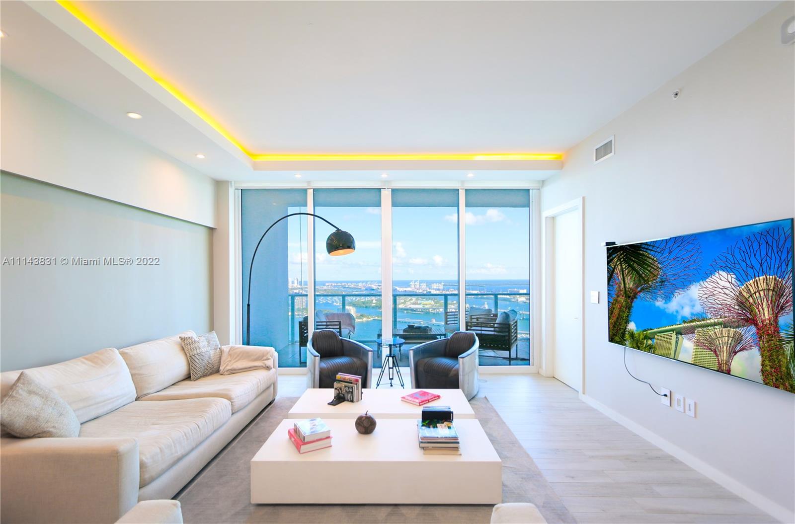 image Paramount Bay1