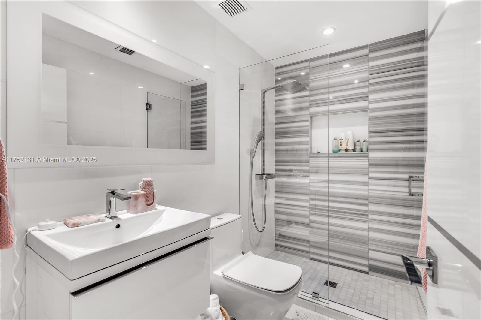 9473 NW 49th Doral Ln Doral, FL 33178