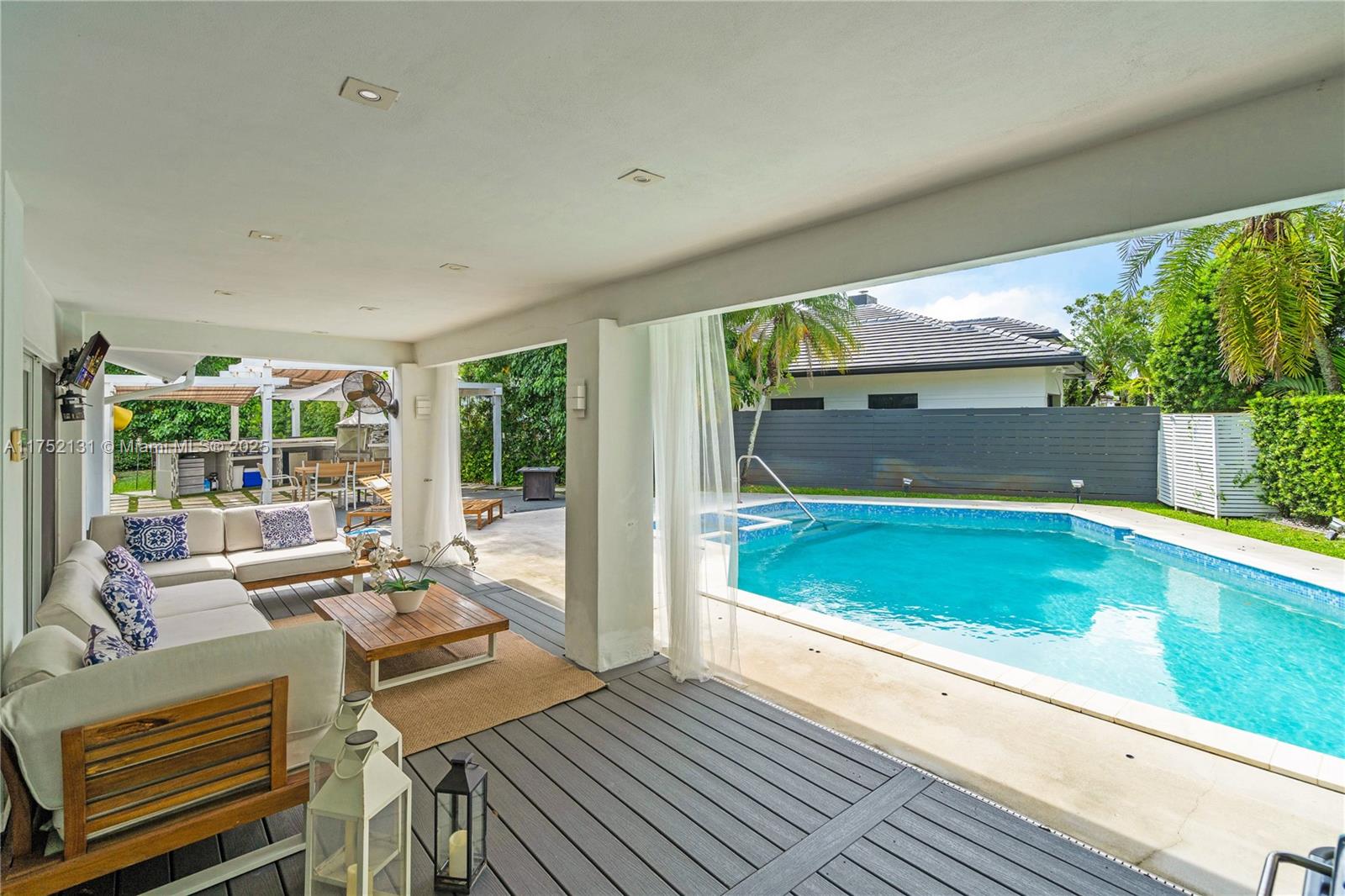 9473 NW 49th Doral Ln Doral, FL 33178