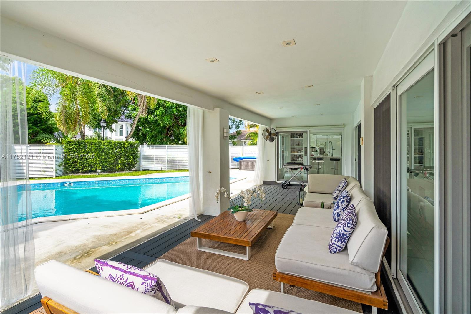 9473 NW 49th Doral Ln Doral, FL 33178