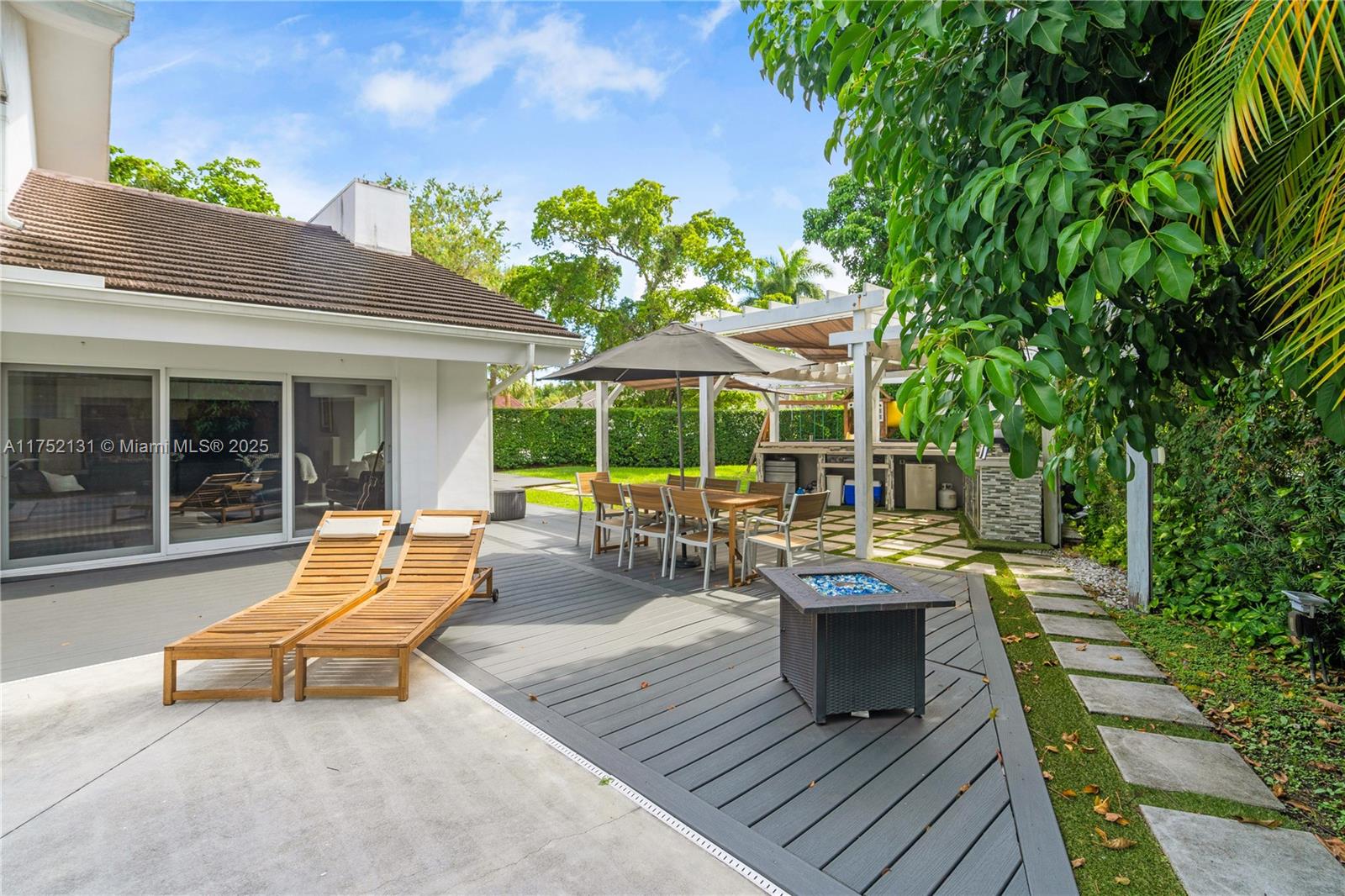 9473 NW 49th Doral Ln Doral, FL 33178