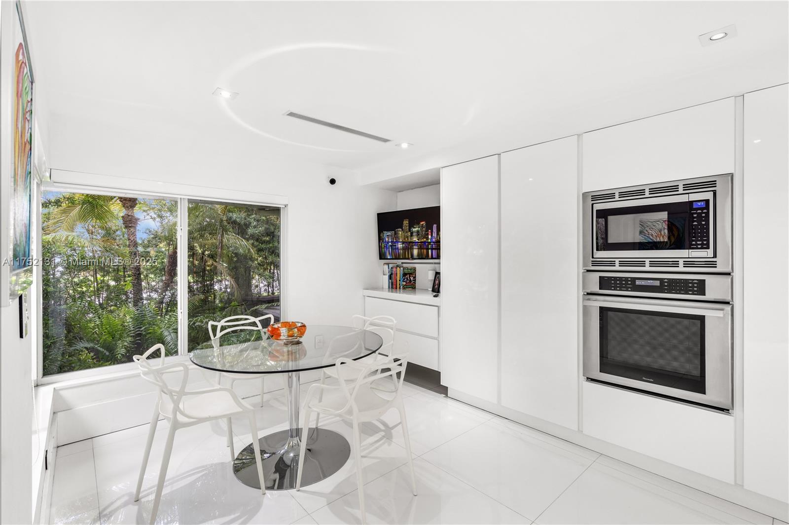 9473 NW 49th Doral Ln Doral, FL 33178