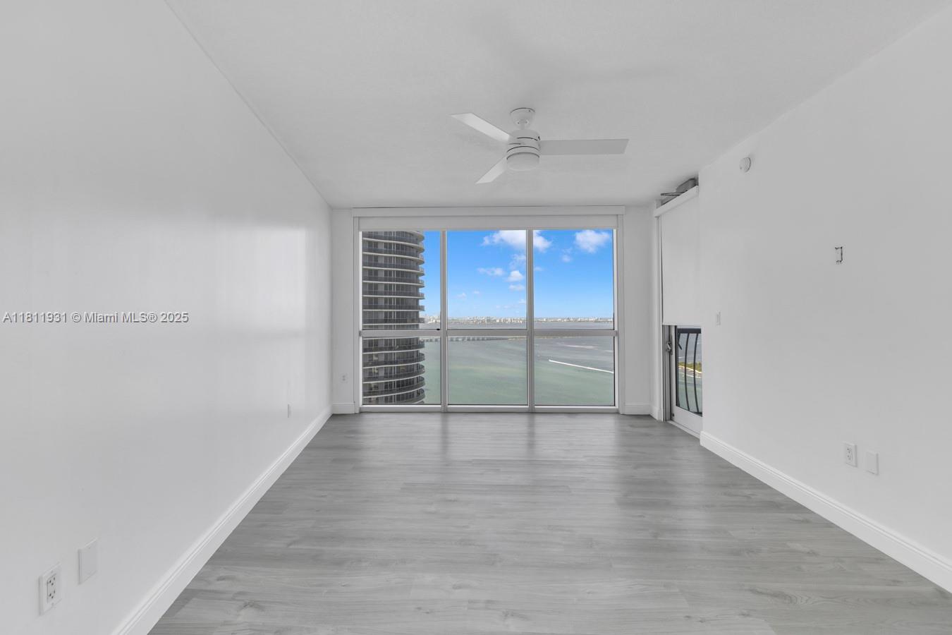image Opera Tower Condo14