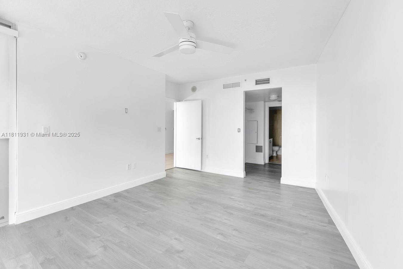image Opera Tower Condo16