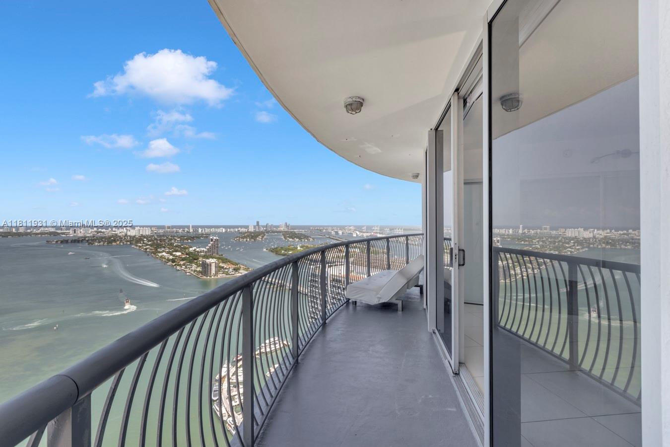 image Opera Tower Condo19